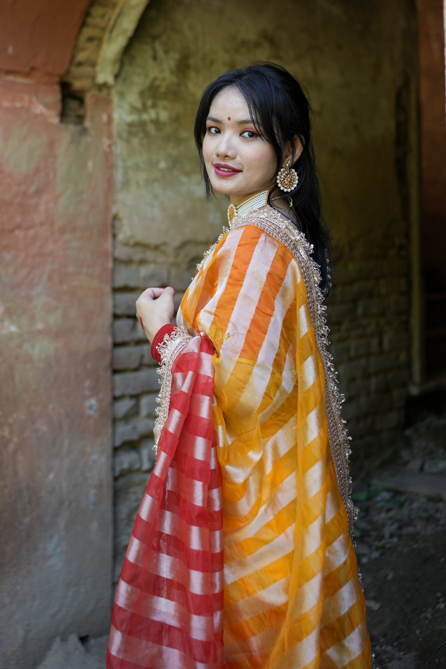 Dual colour handwoven plane tissue saree with gota patti