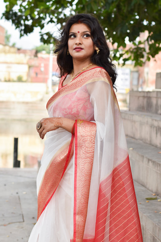 Authntic handwoven banarasi organza red white saree with golden zari weaving border and pallu