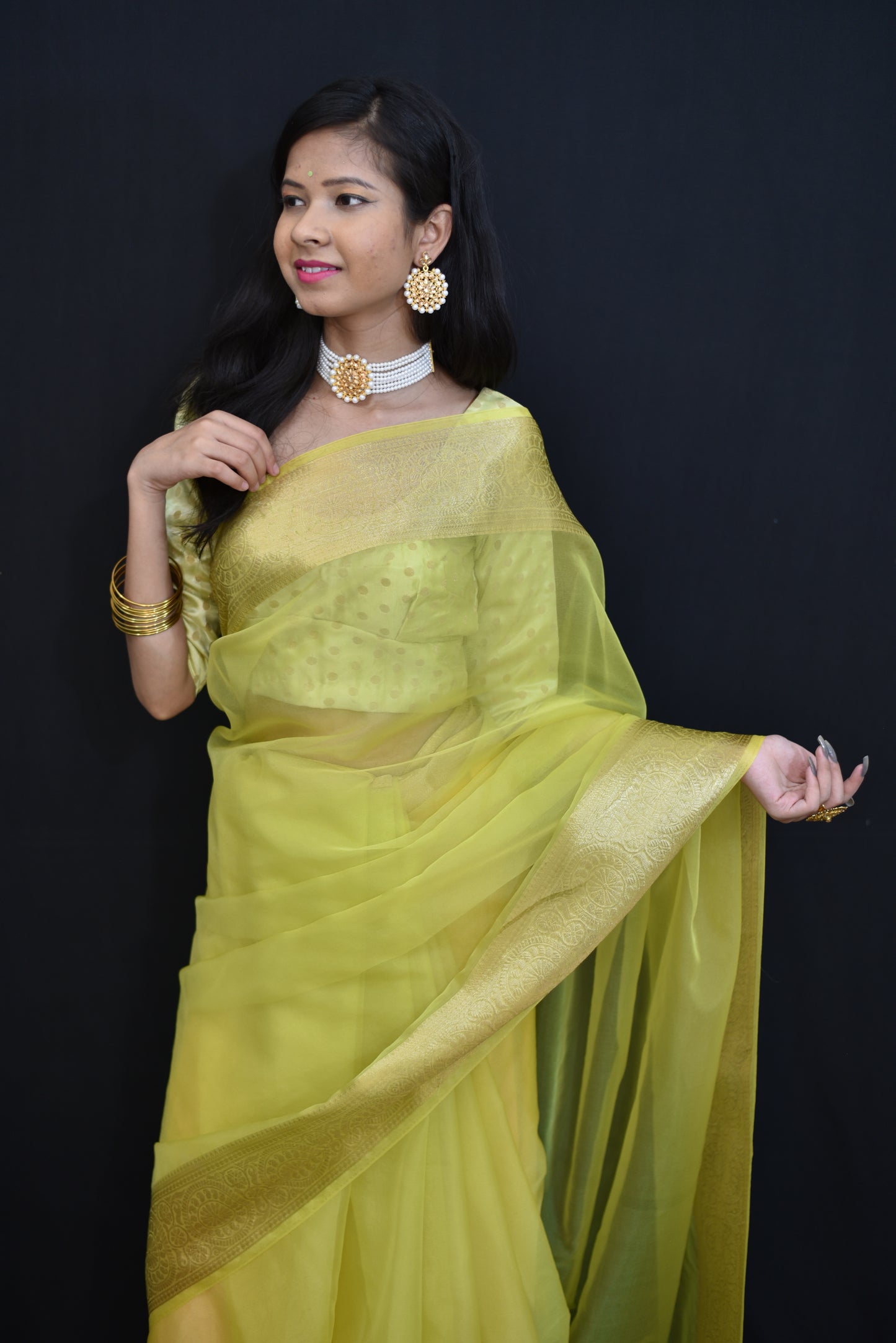 Beautiful banarasi organza saree in lemon green shade comes with golden border and pallu