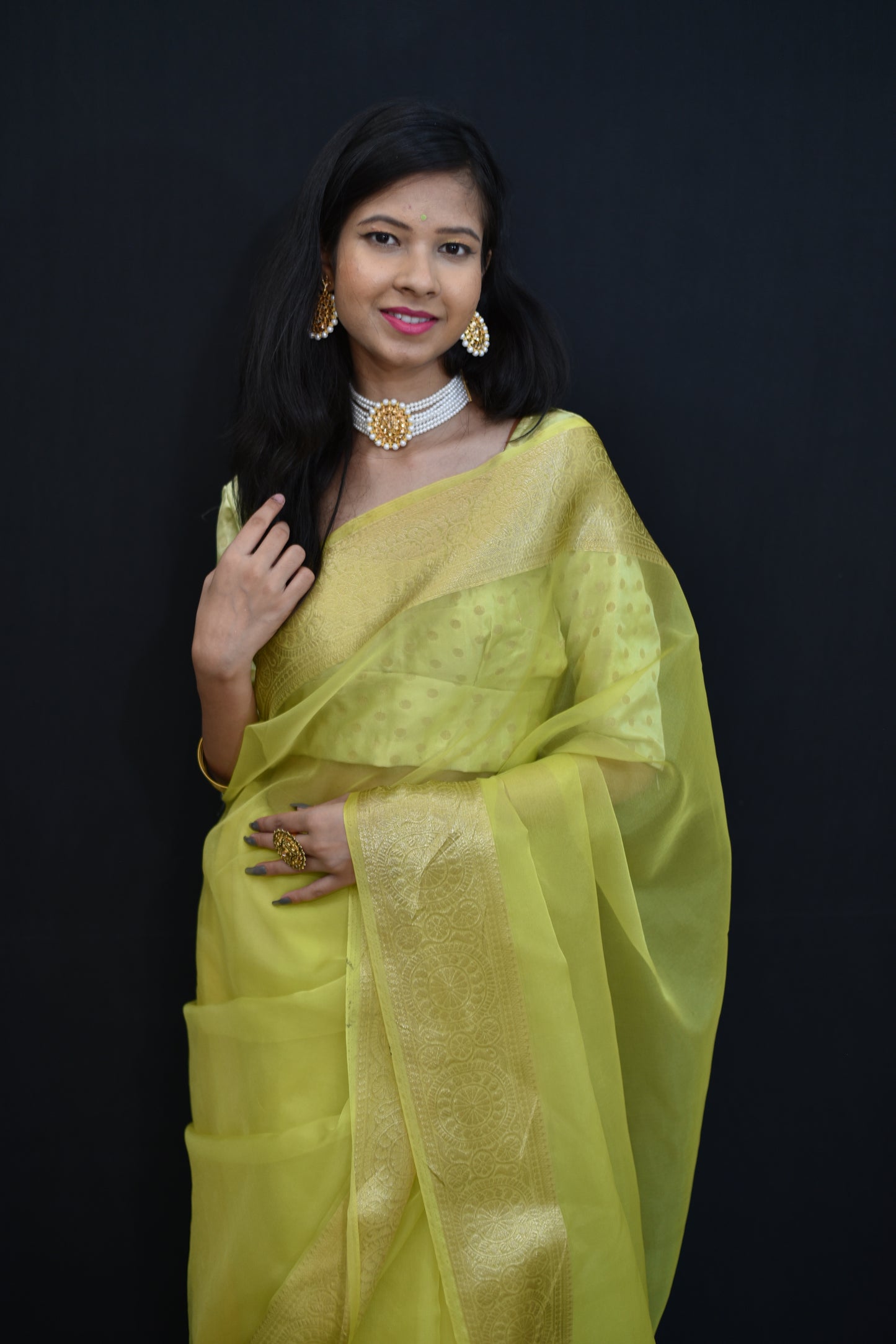 Beautiful banarasi organza saree in lemon green shade comes with golden border and pallu