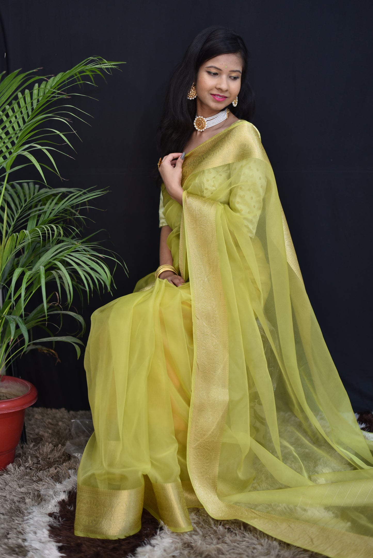 Beautiful banarasi organza saree in lemon green shade comes with golden border and pallu