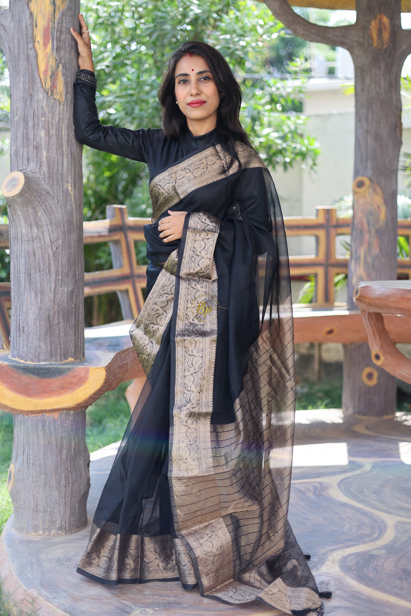 Authntic handwoven banarasi organza saree with copper zari weaving border and pallu