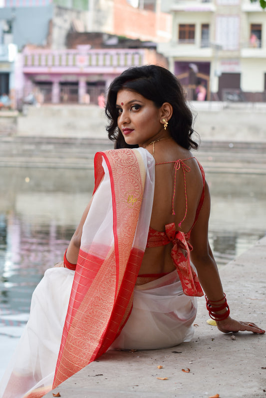 Authntic handwoven banarasi organza red white saree with golden zari weaving border and pallu