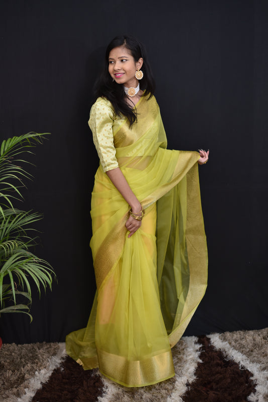 Beautiful banarasi organza saree in lemon green shade comes with golden border and pallu