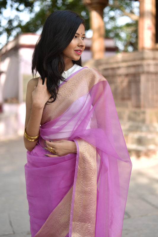 Beautiful banarasi organza saree in lavender shade comes with golden border and pallu