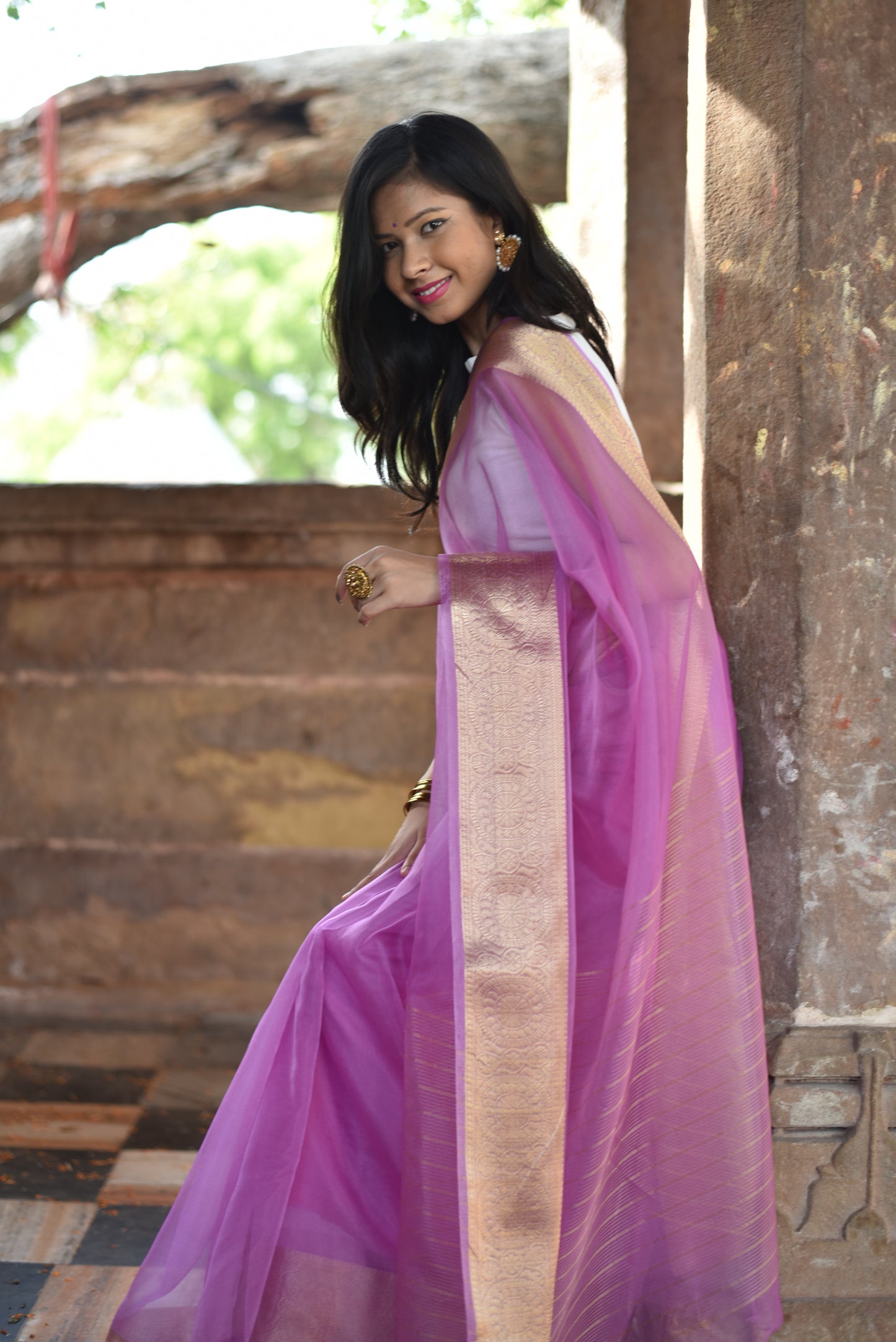 Beautiful banarasi organza saree in lavender shade comes with golden border and pallu