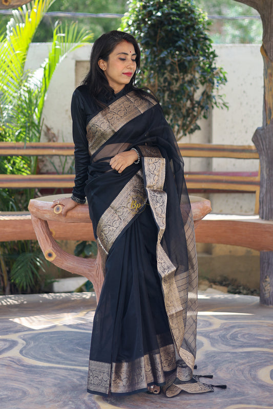 Authntic handwoven banarasi organza saree with copper zari weaving border and pallu